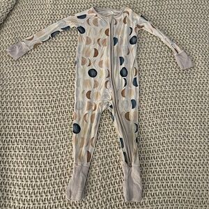 Gently Worn Little Sleepies Neutral Moon Zippie. Size 12-18 Months.